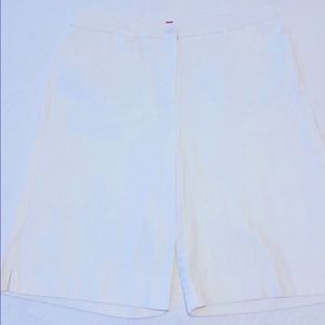 Anne Klein white knee length shorts, size 14
